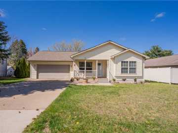 Altoona, WI: 1012 Bartlett Avenue