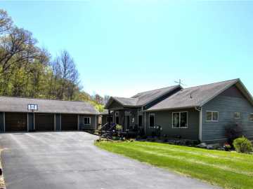 Colfax, WI: E8965 810th Avenue