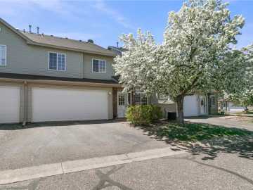 Hudson, WI: 2433 Oakridge Circle
