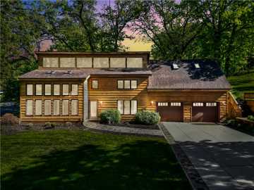 Eau Claire, WI: 3904 Forest Heights Drive