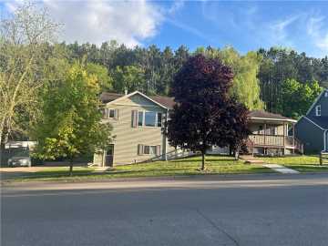 Glenwood City, WI: 423 Maple Street