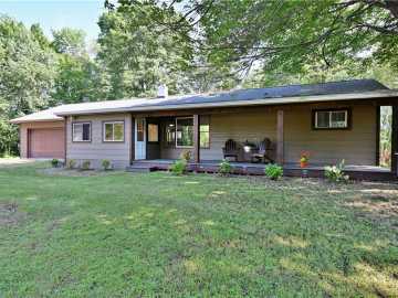 Hayward, WI: N8110 Stone Lake Road