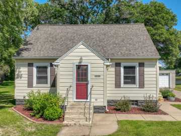 Osseo, WI: 13706 Park Avenue