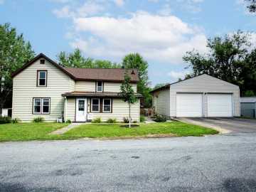 Menomonie, WI: 1422 E 11th Street
