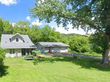 New Auburn, WI: N14321 705th Street