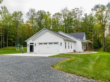 Stanley, WI: 16039 366th St 