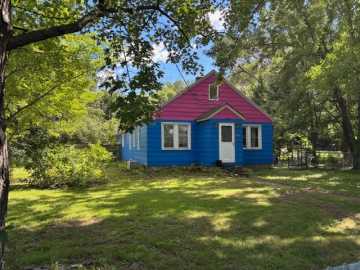 Lake Hallie, WI: 2047 111th Street