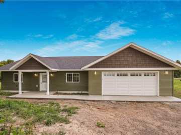 Birchwood, WI: 121 N Algoma Street