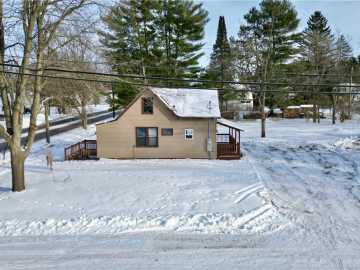 Menomonie, WI: 302 21st E Avenue