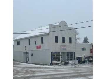 Glenwood City, WI: 147 E Oak Street