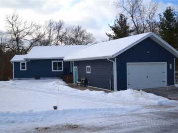 New Auburn, WI: 610 26 1/2 27th Street