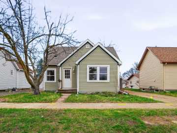 Rice Lake, WI: 227 Phipps Avenue