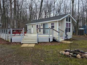 New Auburn, WI: W14201 Bottom Road