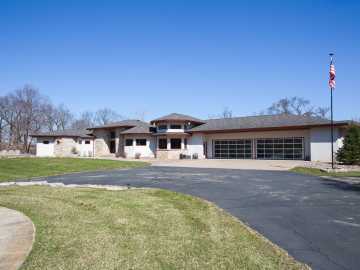 Prescott, WI: W10622 State Road 35 