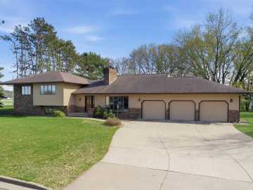 Menomonie, WI: 2932 Plum Tree N Circle