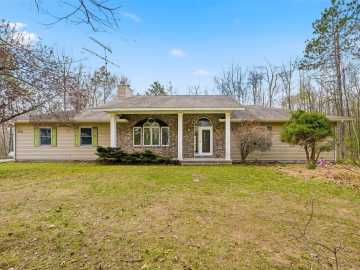 Ladysmith, WI: W8193 Birch Ridge Road