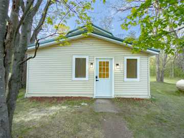 Sterling, WI: 2481 Sunny Acres Lane