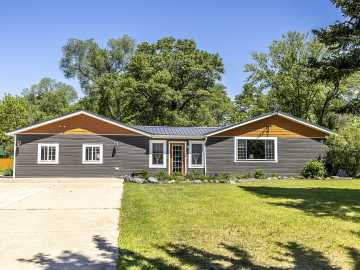 Black River Falls, WI: 122 Washington Street