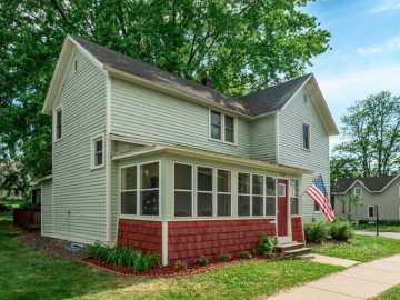Menomonie, WI: 1102 14th E Avenue