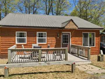 Hayward, WI: 7444 N Pats Landing Road