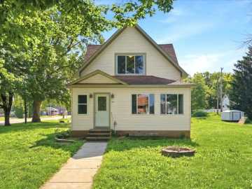Elmwood, WI: 130 N Woodworth Street
