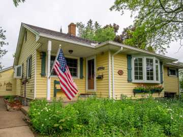 Chippewa Falls, WI: 422 W Central Street