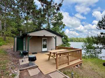 Gordon, WI: 6833 View Point Lodge Road 