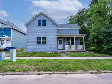 Rice Lake, WI: 208 W Messenger Street