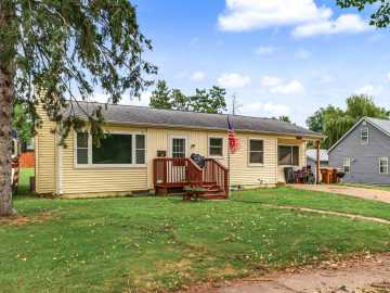 Mondovi, WI: 684 N Jackson Street