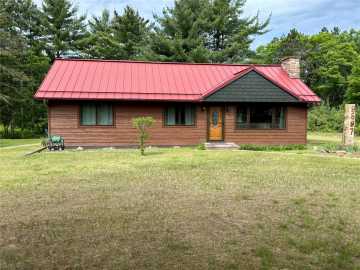 Hayward, WI: 8897 N County Highway CC 