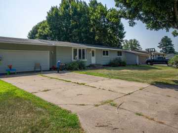 Bloomer, WI: 804 Thompson Street