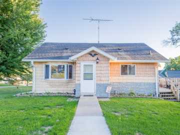 Cornell, WI: 423 Bates Street