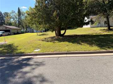Eau Claire, WI: 1022 Essex Street