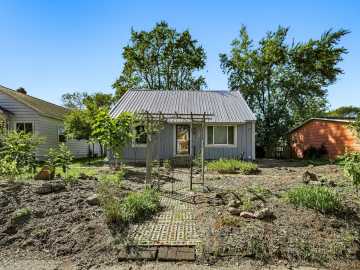 Eau Claire, WI: 1132 Pershing Street