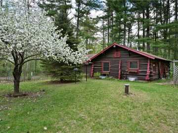 Solon Springs, WI: 9262 E Park Avenue