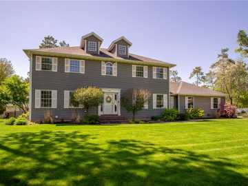 Eau Claire, WI: 3910 Scotch Pine Court