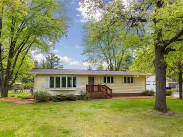 Black River Falls, WI: 901 Clinton Road