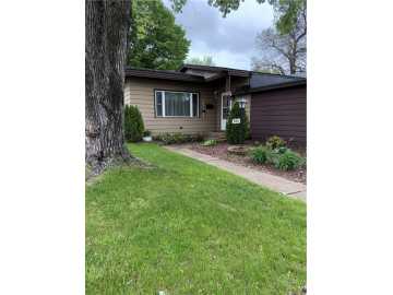 Chippewa Falls, WI: 410-410 1/2 W Elm St