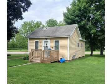 Augusta, WI: 106 N Highway Street