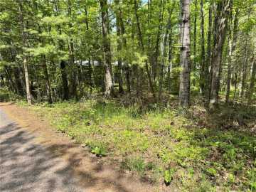 La Pointe, WI: 434 Minnewawa Drive