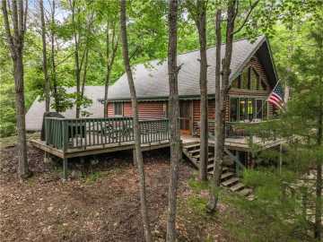 Stone Lake, WI: 5683N Ham-Holly Drive