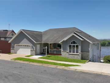 Alma, WI: 106 S 2nd Street