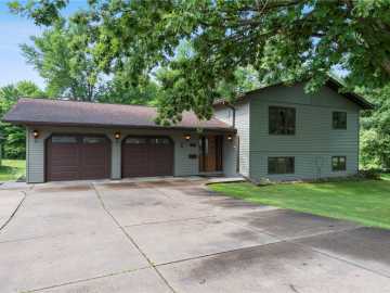 Cumberland, WI: 915 Nedvidek Street