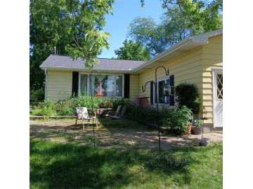 Augusta, WI: 813 Hudson St.