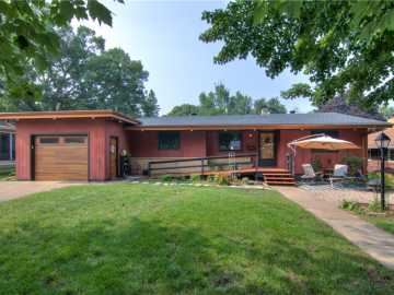 Eau Claire, WI: 1520 Fairway Street