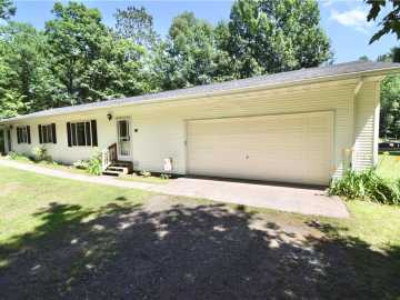 Hayward, WI: 7760 N Lake Avenue