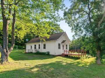 Elk Mound, WI: N6413 906th Street