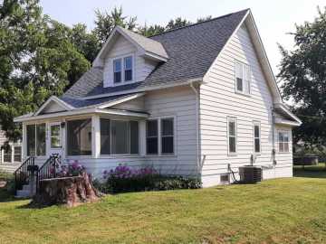 Bloomer, WI: 1820 Main Street