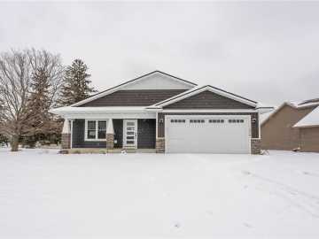 Altoona, WI: 2352 St Andrews Drive