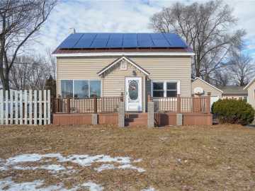 Menomonie, WI: 1715 SE 2nd Avenue